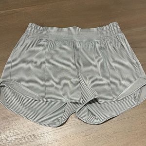 Lululemon Hotty Hot Short - High Rise 4”
